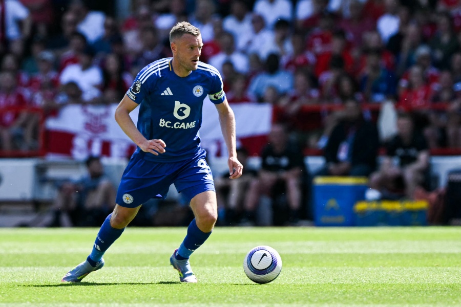 Jamie Vardy, cerca de cumplir 40 años, jugará en el Burnley 
