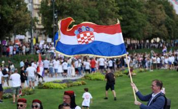 Decenas de miles de manifestantes protestan contra vertido de desechos en Croacia