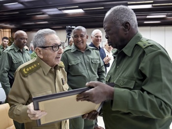 Rauacutel Castro aparece en la televisioacuten cubana