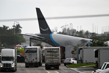 Cinco muertos en accidente de avi&oacute;n de carga que se sali&oacute; de pista en Miami