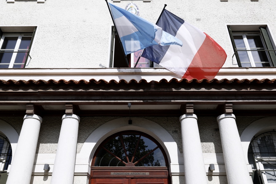 Cuestionado director de la Casa Argentina de Par&iacute;s dice querer limpiarla de 