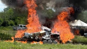 FGR incinera m&aacute;s de 900 kilos de drogas y destruye m&aacute;quinas ilegales en Sinaloa