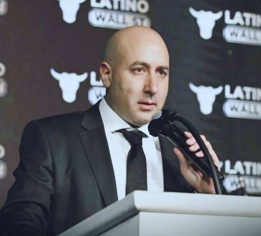 Sheinbaum propone que el Congreso investigue posible influencia de Fernando Cerimedo en redes sociales de México