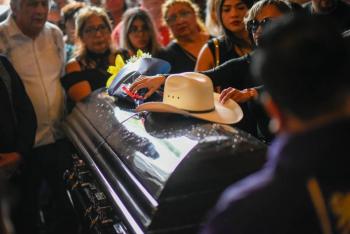 C&aacute;mara de Diputados rinde homenaje a Zenyazen Escobar con minuto de silencio