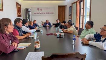 Padres de los 43 acuerdan con autoridades libre tr&aacute;nsito para marcha del 26 de septiembre