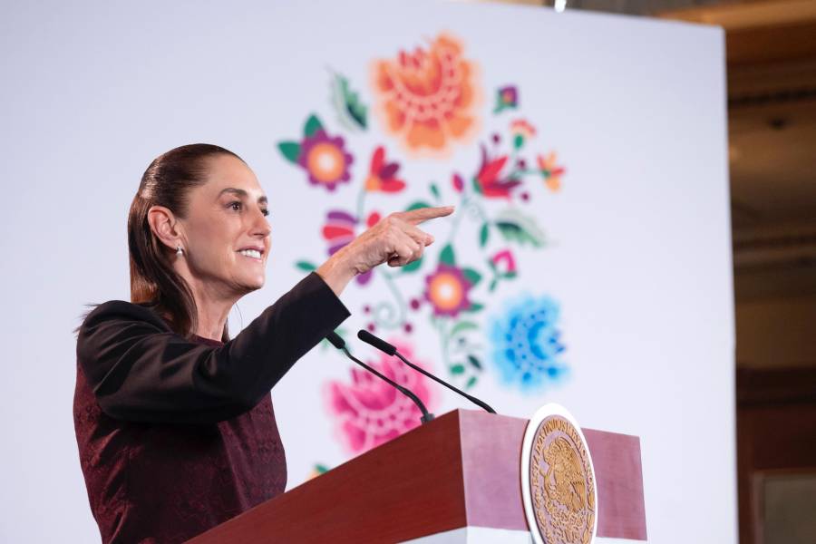 Presidenta propone rastrear IEPS de combustibles para combatir huachicol fiscal y evasión