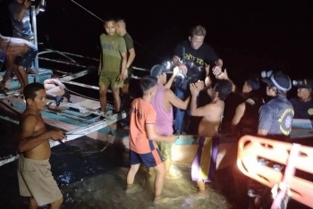 Cinco muertos y 87 desaparecidos por incendio en ferry en Filipinas