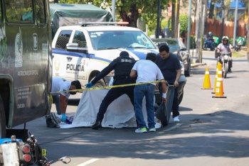 Mujer muere tras ser atropellada por transporte puacuteblico en Aacutelvaro Obregoacuten