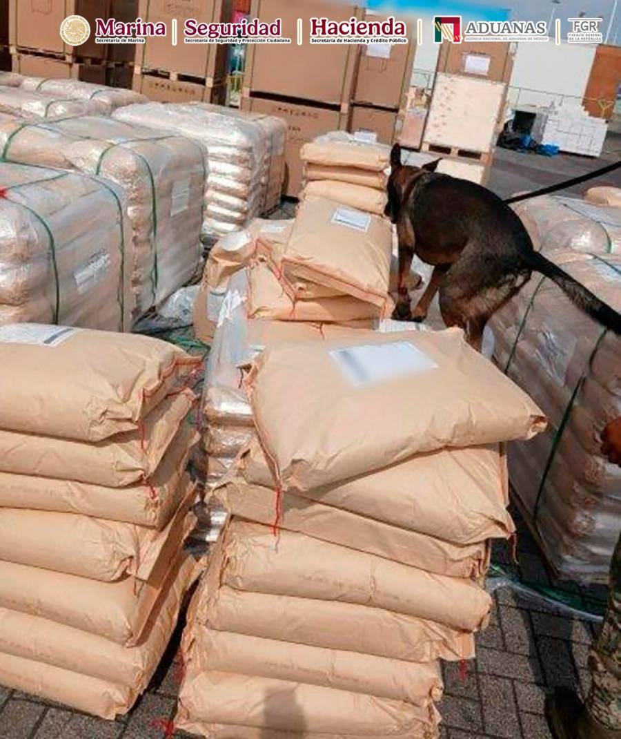 Aseguran 54 toneladas de dextrosa en la Aduana de Manzanillo