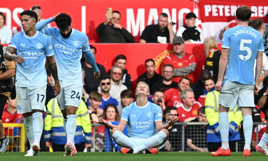 Manchester City, con diez, gana 1-0 el derbi ante Manchester United