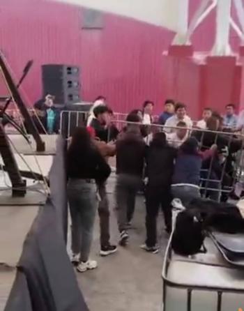 Normalistas dan portazo en evento de Sheinbaum en Hidalgo