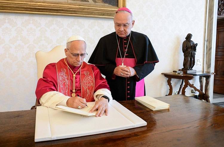 Papa León XIV deroga recortes salariales en el Vaticano y refuerza sostenibilidad económica   
