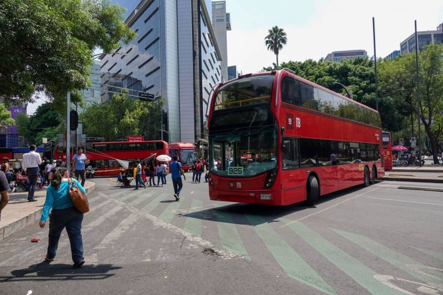 Adulto mayor muere en inmediaciones de estaci&oacute;n Reforma del Metrob&uacute;s