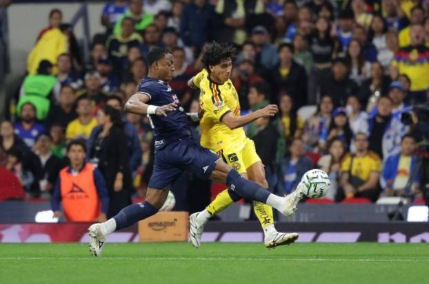 Cruz Azul vence al Am&eacute;rica en un Cl&aacute;sico Joven de locura