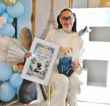 Sandra Cuevas celebra cinco a&ntilde;os junto a su oso de peluche Danielle