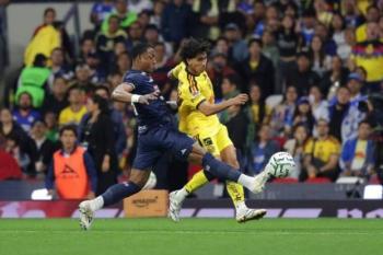 Cruz Azul vence al Am&eacute;rica en un Cl&aacute;sico Joven de locura