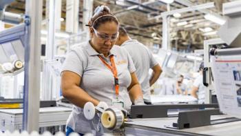 Industria mexicana logra mejor desempentildeo en 33 meses impulsada por construccioacuten y manufacturas