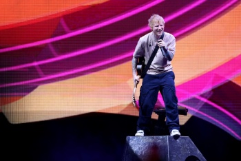 Artistas abandonan tour de Ed Sheeran en apoyo a Macklemore, apartado por su apoyo a Palestina