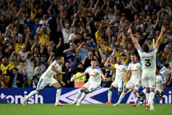 El Leeds golea al Newcastle y sube al podio de la Premier League