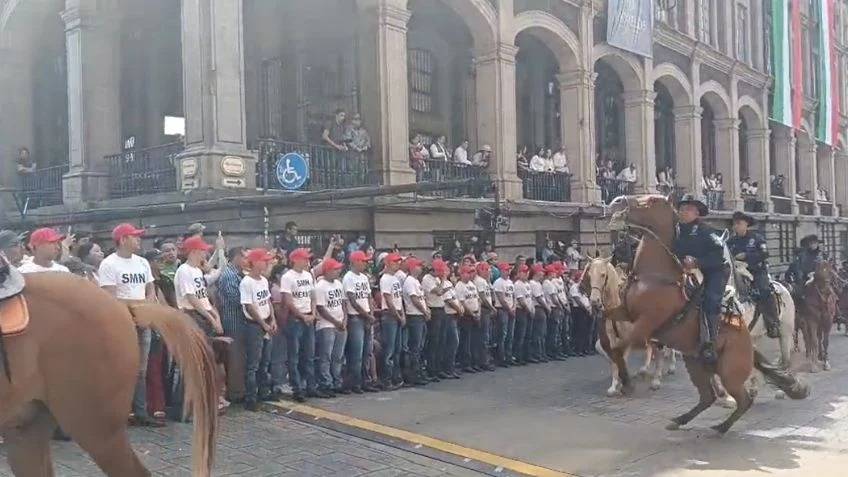 Policía Montada de Morelos permanece hospitalizado tras caída de caballo en desfile
