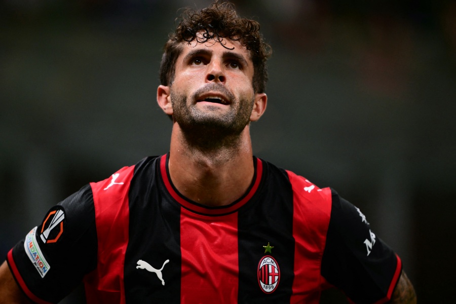Milan cae ante el Benfica en duelo de gigantes del estreno de la Liga Europa