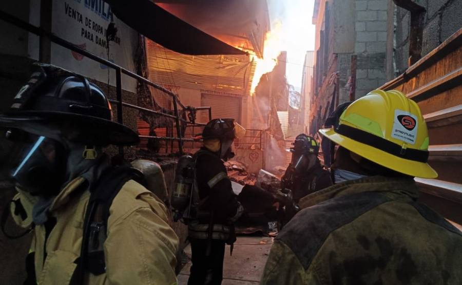 Incendio en el Mercado Central de Acapulco moviliza a cuerpos de emergencia