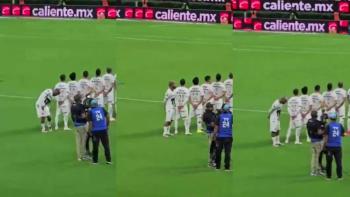 Pedro Vite gener&oacute; pol&eacute;mica al dar la espalda durante el Himno Nacional en partido de Pumas