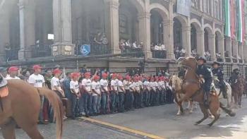 Polic&iacute;a Montada de Morelos permanece hospitalizado tras ca&iacute;da de caballo en desfile