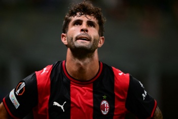 Milan cae ante el Benfica en duelo de gigantes del estreno de la Liga Europa