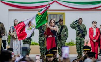 Grecia Quiroz recuerda a Carlos Manzo durante Grito de Independencia en Uruapan