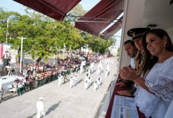 Desfile c&iacute;vico-militar en Chetumal re&uacute;ne a m&aacute;s de 7 mil 500 participantes