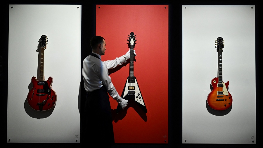 Dos guitarras de Johnny Marr, exintegrante de The Smiths, se venden por más de 750.000 dólares en una subasta 