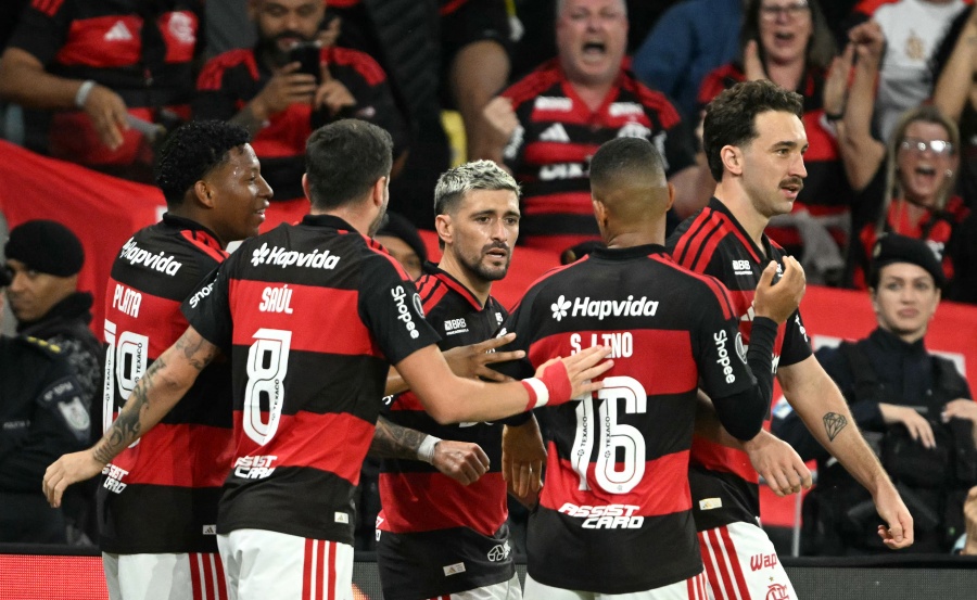 Flamengo se tambaleó, pero ganó el último cupo en las semifinales de la Libertadores 