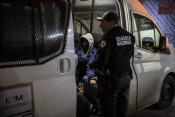 Nueve migrantes son localizados dentro de tractocami&oacute;n en Nuevo Le&oacute;n