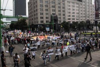 Damnificados bloquean Eje Central por retrasos en reconstrucci&oacute;n de vivienda en el Centro de CDMX