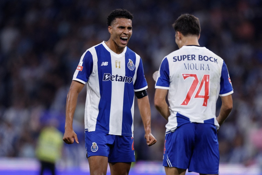 Oporto vence al Benfica y se escapa en liga portuguesa