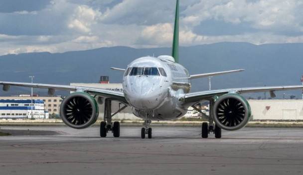 Mexicana recibe su noveno avi&oacute;n Embraer