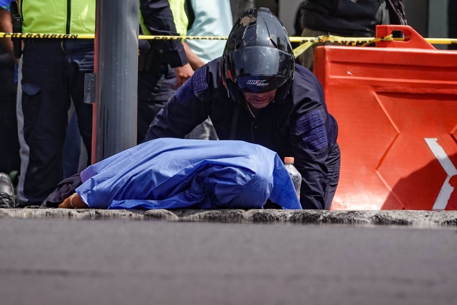 Motociclista muere tras derrapar en puente vehicular de Pantitlán 