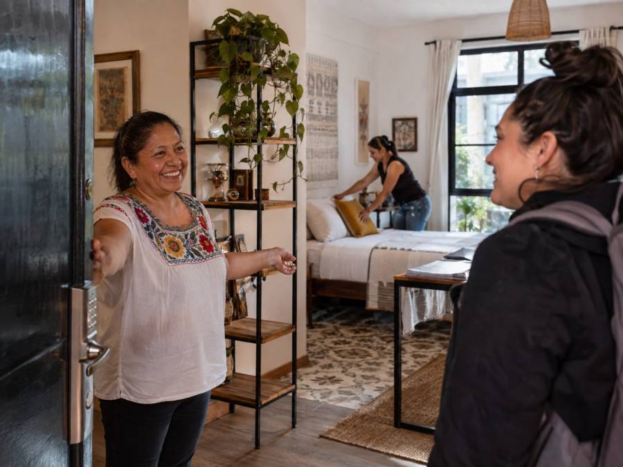 Anfitrionas de CDMX buscan integrarse a la agenda de cuidados para fortalecer la autonomía económica de las mujeres  