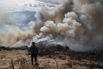 Controlan en un 75% incendio que afecta joya tur&iacute;stica en Colombia