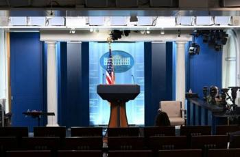 Cadenas de TV frenan cobertura conjunta de Trump por veto a medios