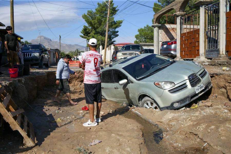 Lluvias intensas dejan inundaciones y cierres viales en Ciudad Ju&aacute;rez