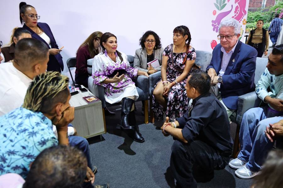 Atiende Clara Brugada a personas en situación de calle y a niño que representará a México en proyectos internacionales 