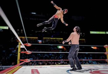¡La Arena M&eacute;xico ardi&oacute;! Soberano Jr. se roba la noche de triangulares !