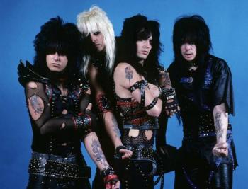 MOTLEY CRUE CELEBRA SUS 45 A&Ntilde;OS CON LA EDICI&Oacute;N DELUXE LIMITADA Y DEFINITIVA DE “TOO FAST FOR LOVE”