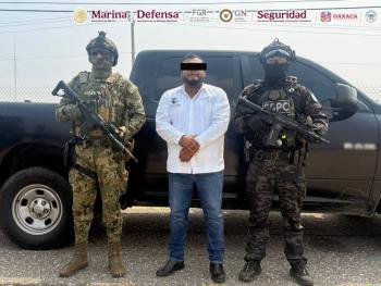 Detienen a presidente municipal de Juchit&aacute;n durante operativo contra red criminal