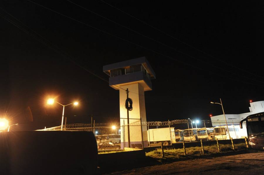 Ri&ntilde;a en penal de Mazatl&aacute;n deja dos internos muertos