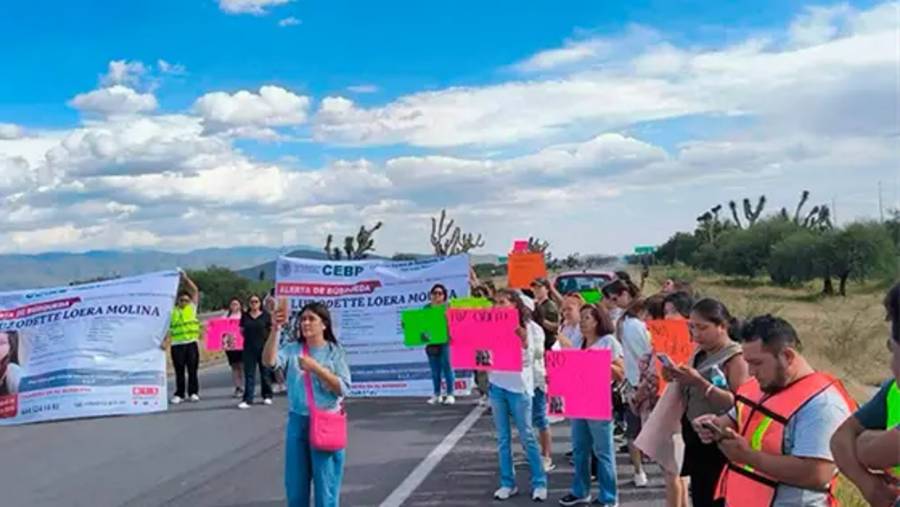 Familiares bloquean la carretera 57 en San Luis Potosí para exigir la localización de la universitaria Luz Odette Loera  