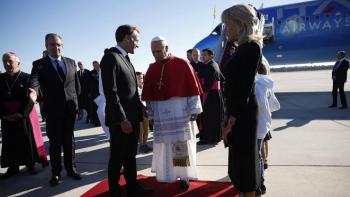 El papa Le&oacute;n XIV urge al desarme nuclear durante su encuentro con Emmanuel Macron en Francia