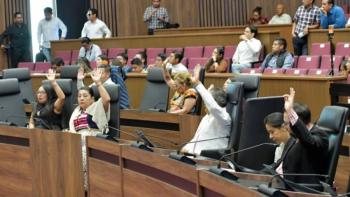Congreso de Oaxaca aprueba la desaparicion del Ayuntamiento de Juchitan tras arresto de su edil